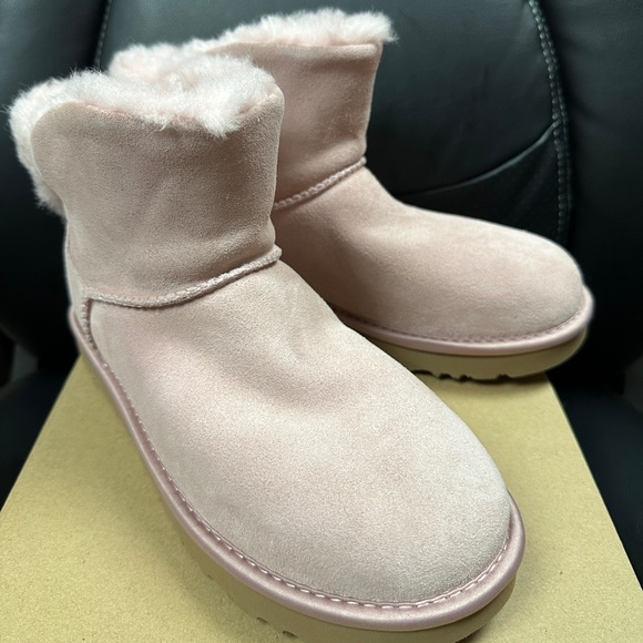 NIB! RARE! UGG Women's Classic Bling Mini Boots In Pink Sheepskin Size US7/EU 38 - Picture 4 of 9